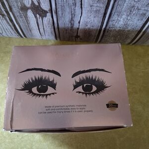 Luxury Synthetic Eyelashes - Black